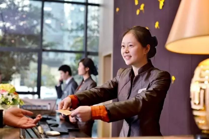 酒店服务中的温情 从“百分百奉茶”看服务的深度与宽度